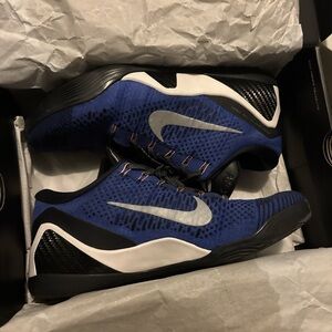 Nike Men's Blue and Black Athletic Shoes with Silver Swoosh